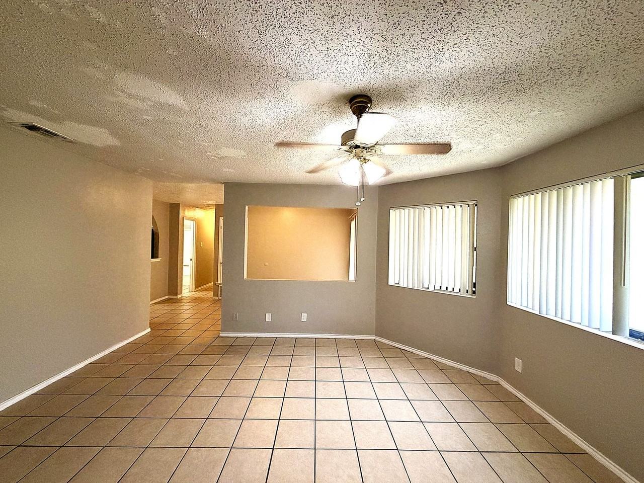 2105 Coach Dr - Photo 5 of 25