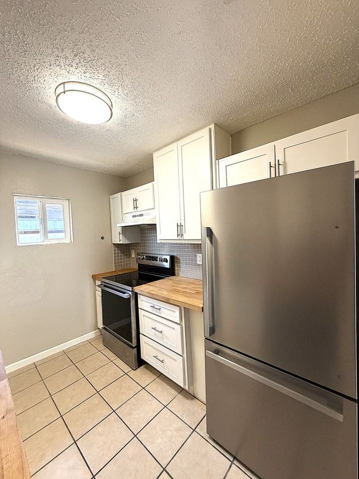 2105 Coach Dr - Photo 7 of 25