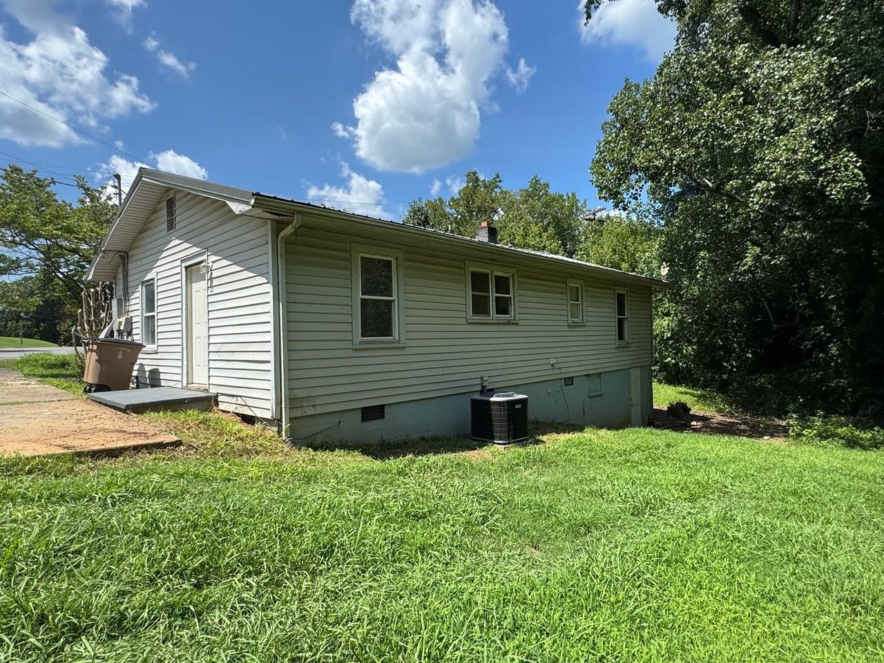1401 Charles Rd - Photo 3 of 25