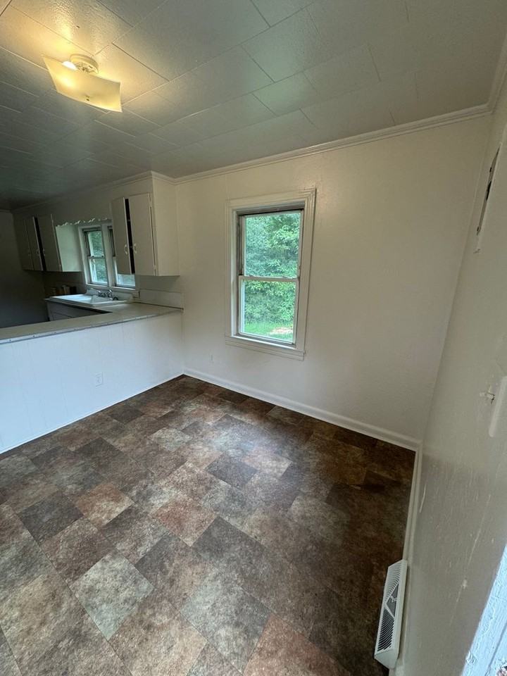 1401 Charles Rd - Photo 7 of 25