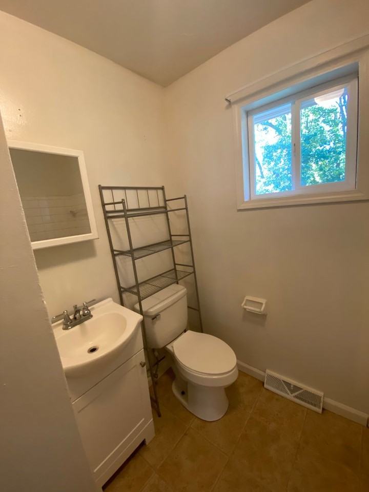 1640 Lincoln Dr - Photo 5 of 19