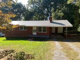 featured image of 1640 Lincoln Dr