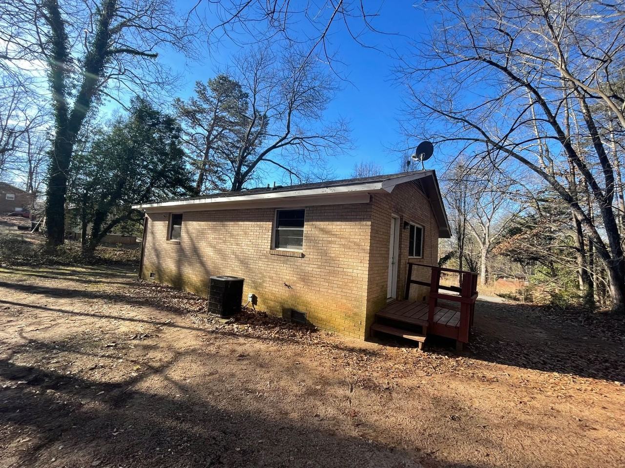 1908 Vernon Rd - Photo 3 of 18