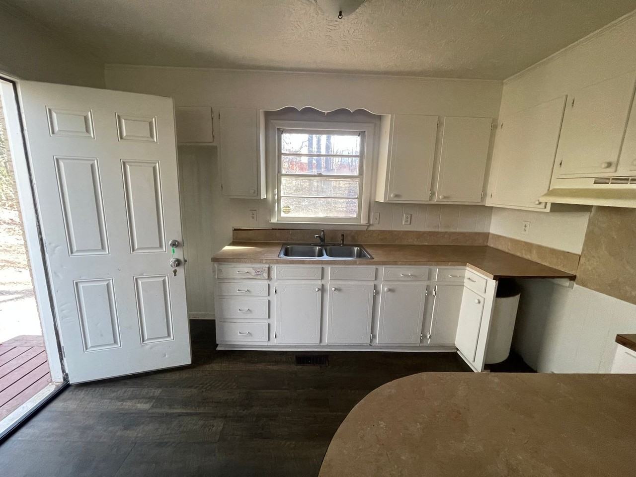 1908 Vernon Rd - Photo 6 of 18