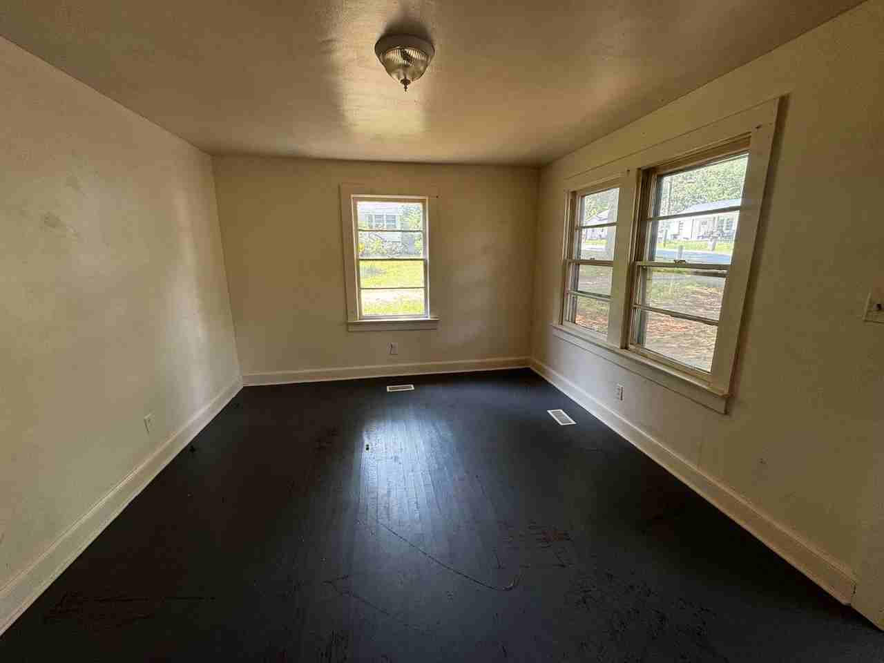 350 Grice St - Photo 5 of 27