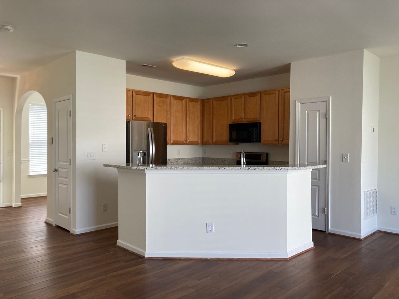 1172 Drummond Ln - Photo 3 of 25