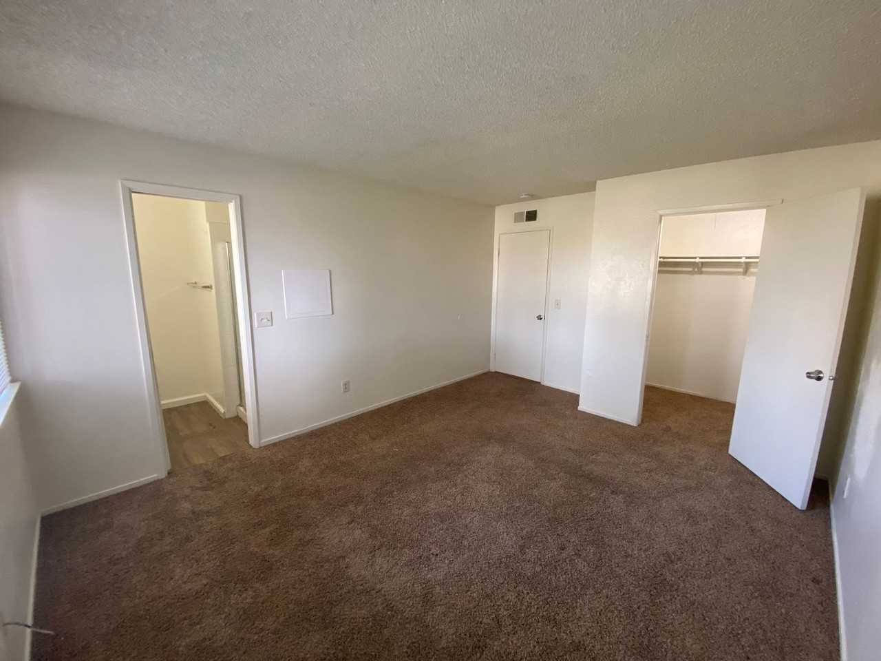 2530 S Hall St - Photo 5 of 21