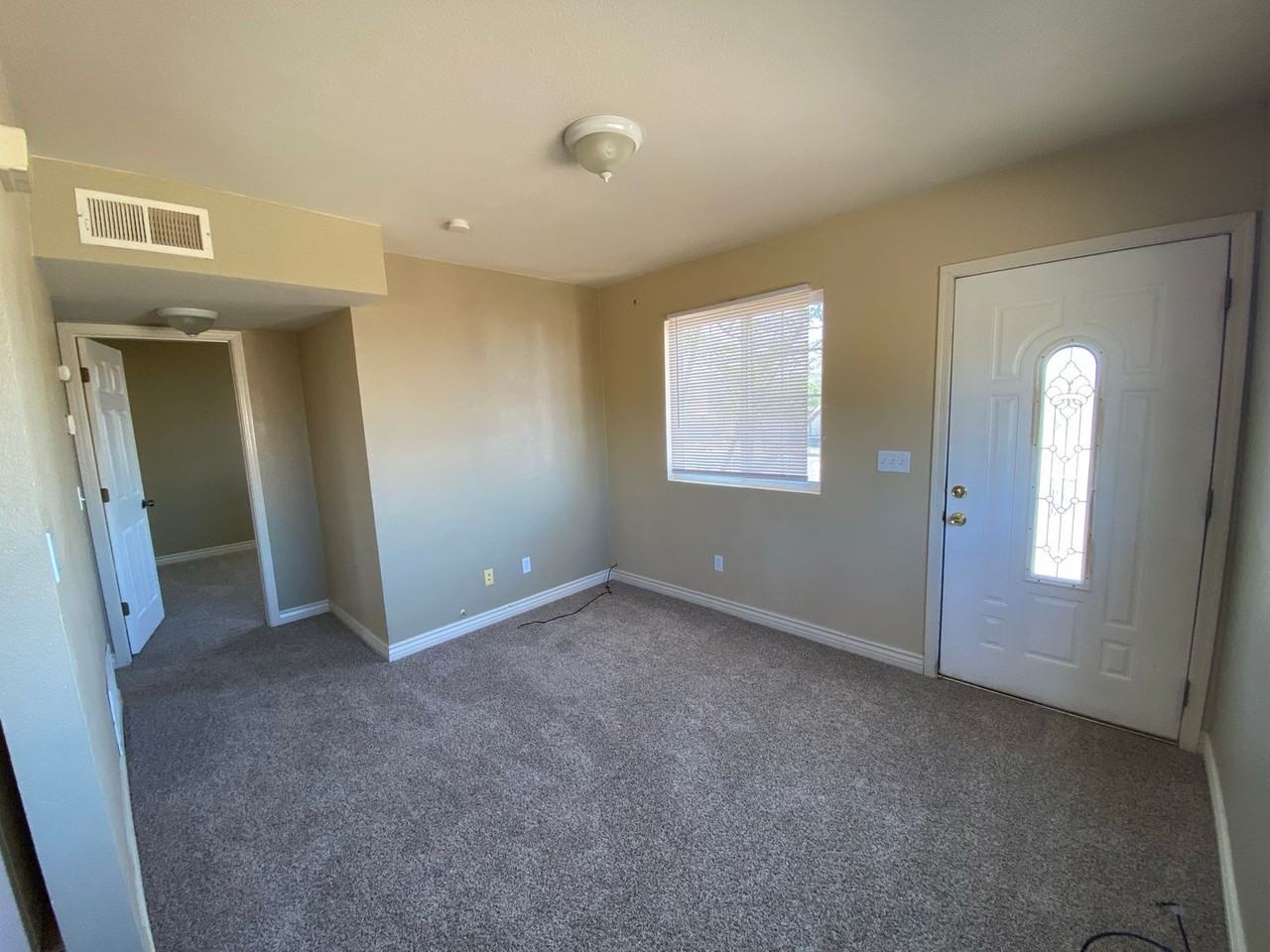 1712 Arlington St - Photo 2 of 7