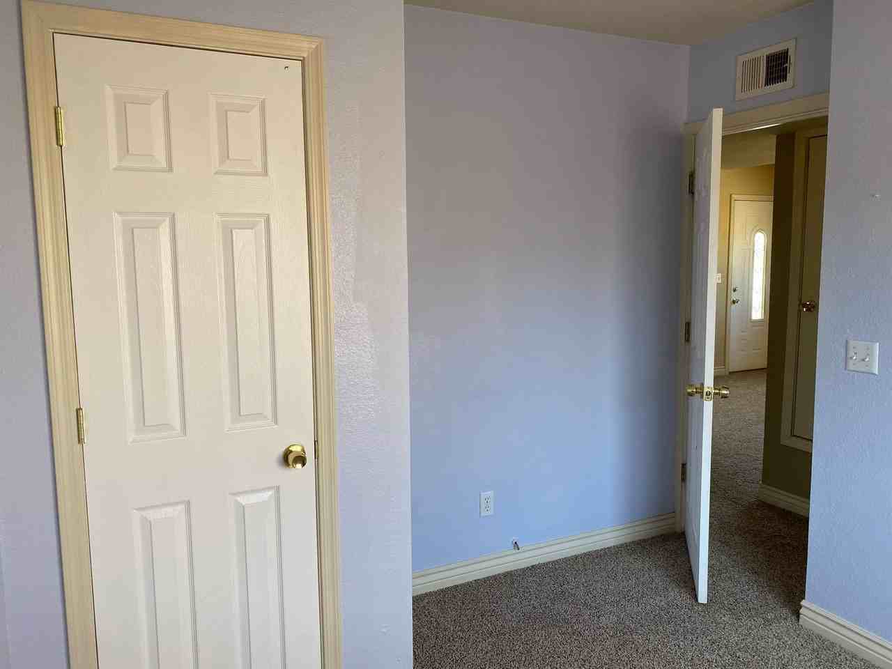 1712 Arlington St - Photo 5 of 7