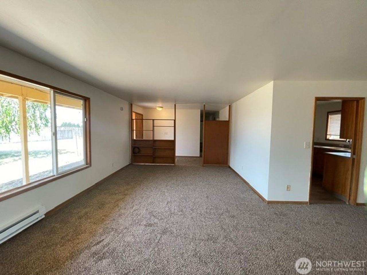 511 Castle Dr - Photo 3 of 10