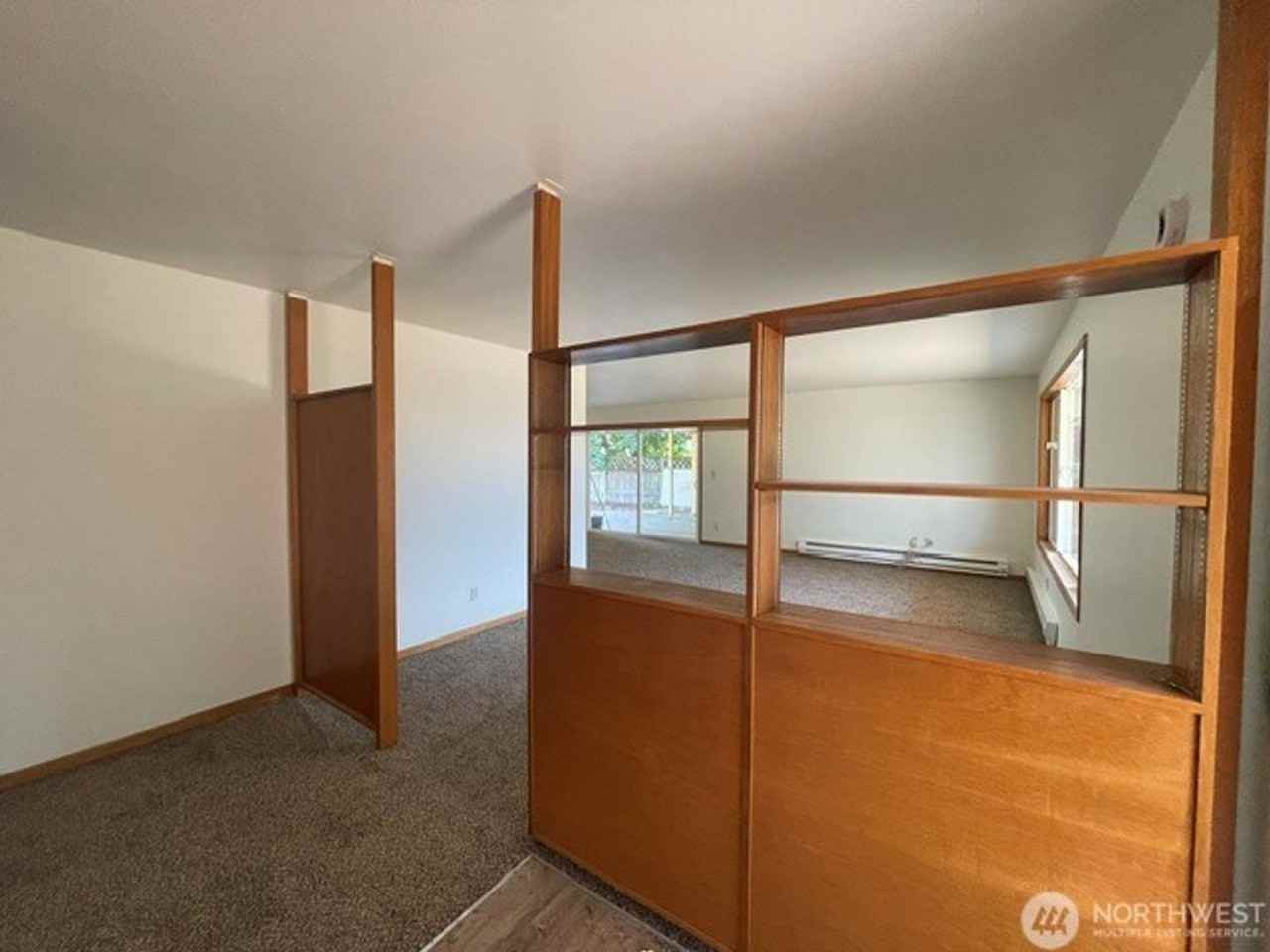 511 Castle Dr - Photo 4 of 10