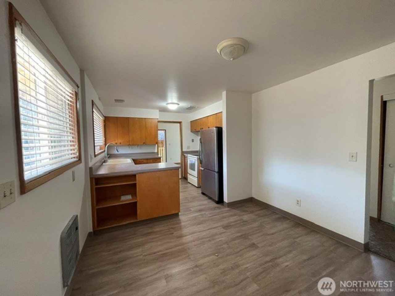 511 Castle Dr - Photo 5 of 10