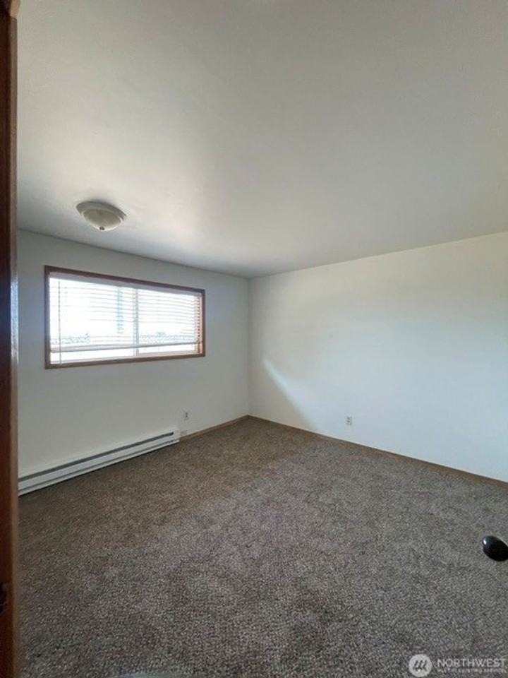 511 Castle Dr - Photo 6 of 10