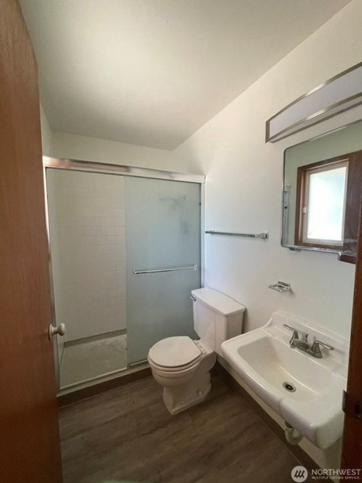 511 Castle Dr - Photo 7 of 10