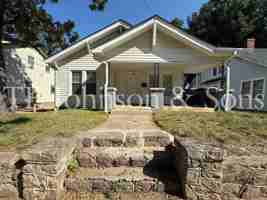 featured image of 415 E 16th St