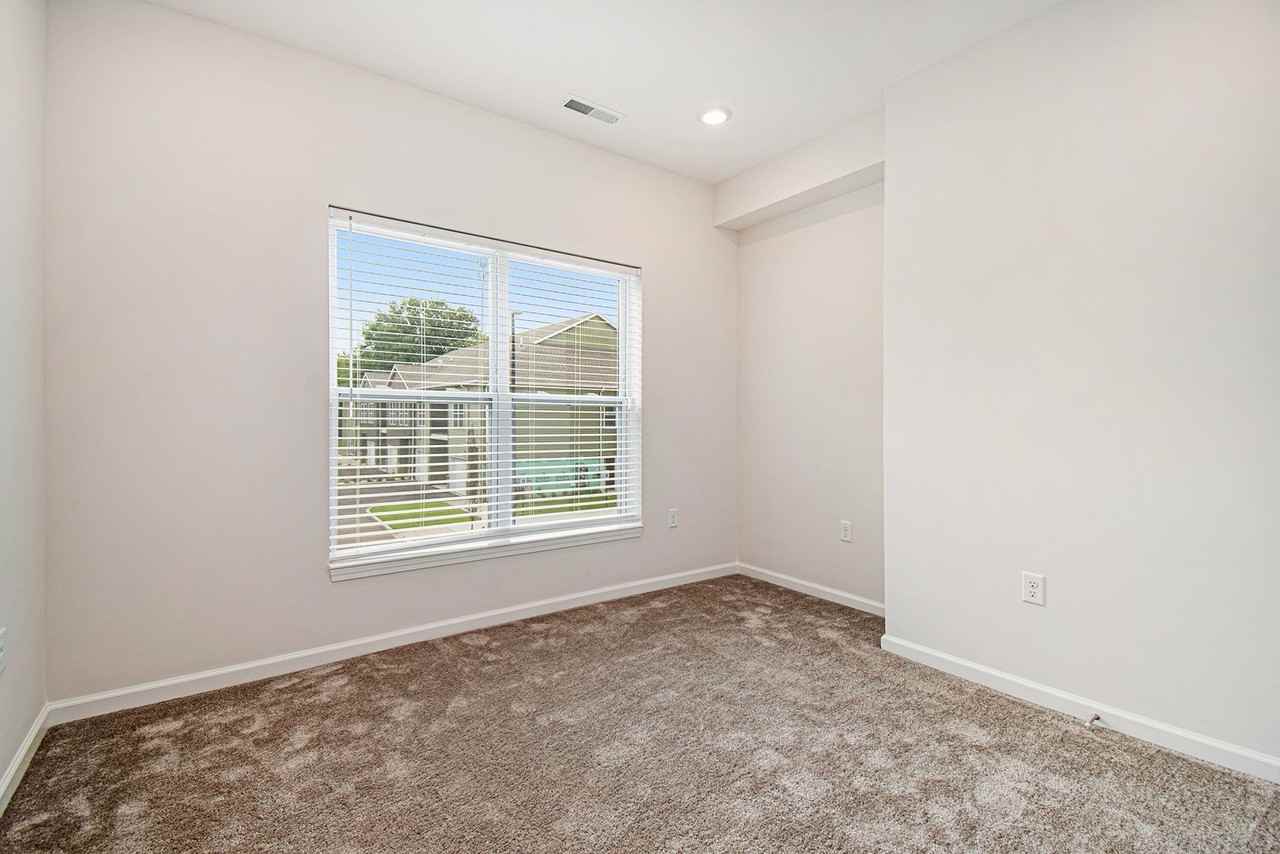 1006 S Indiana Ave #205 - Photo 4 of 10