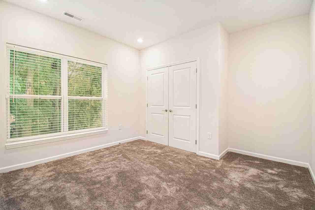1006 S Indiana Ave #205 - Photo 5 of 10