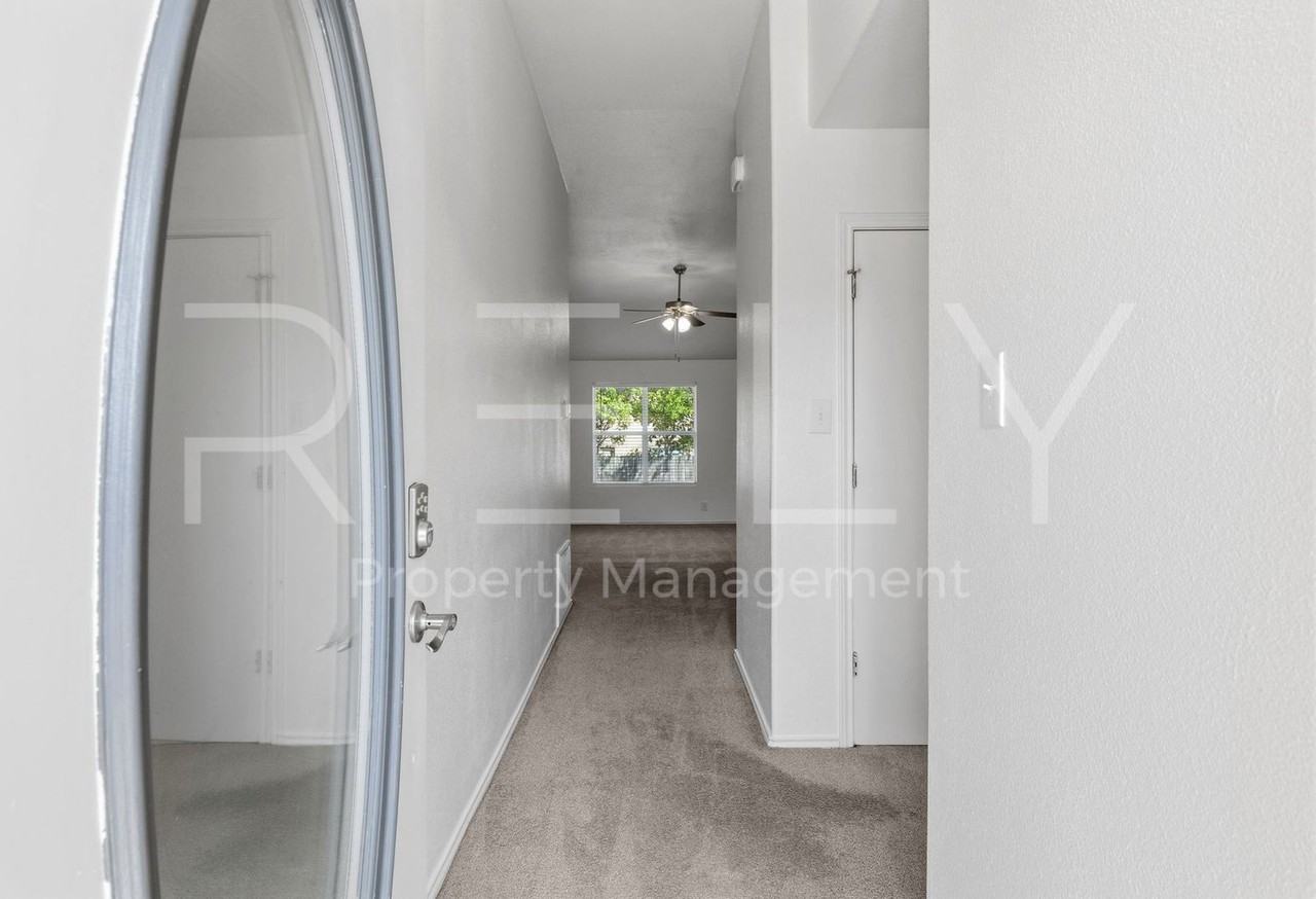 241 Moonstone Dr - Photo 5 of 27