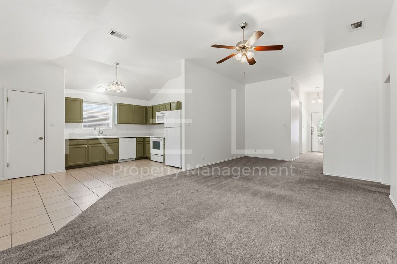 241 Moonstone Dr - Photo 6 of 27