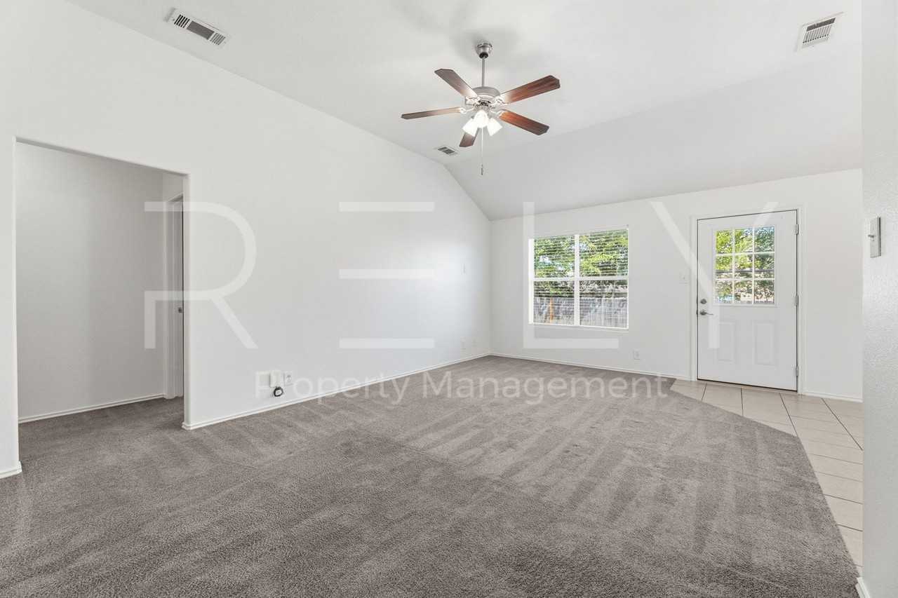 241 Moonstone Dr - Photo 7 of 27