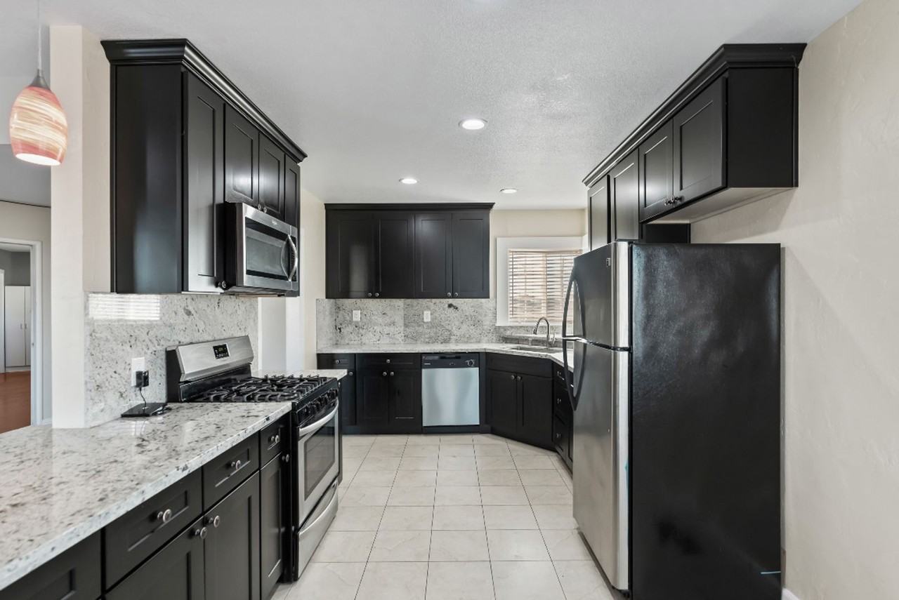 1343 State St - Photo 4 of 14