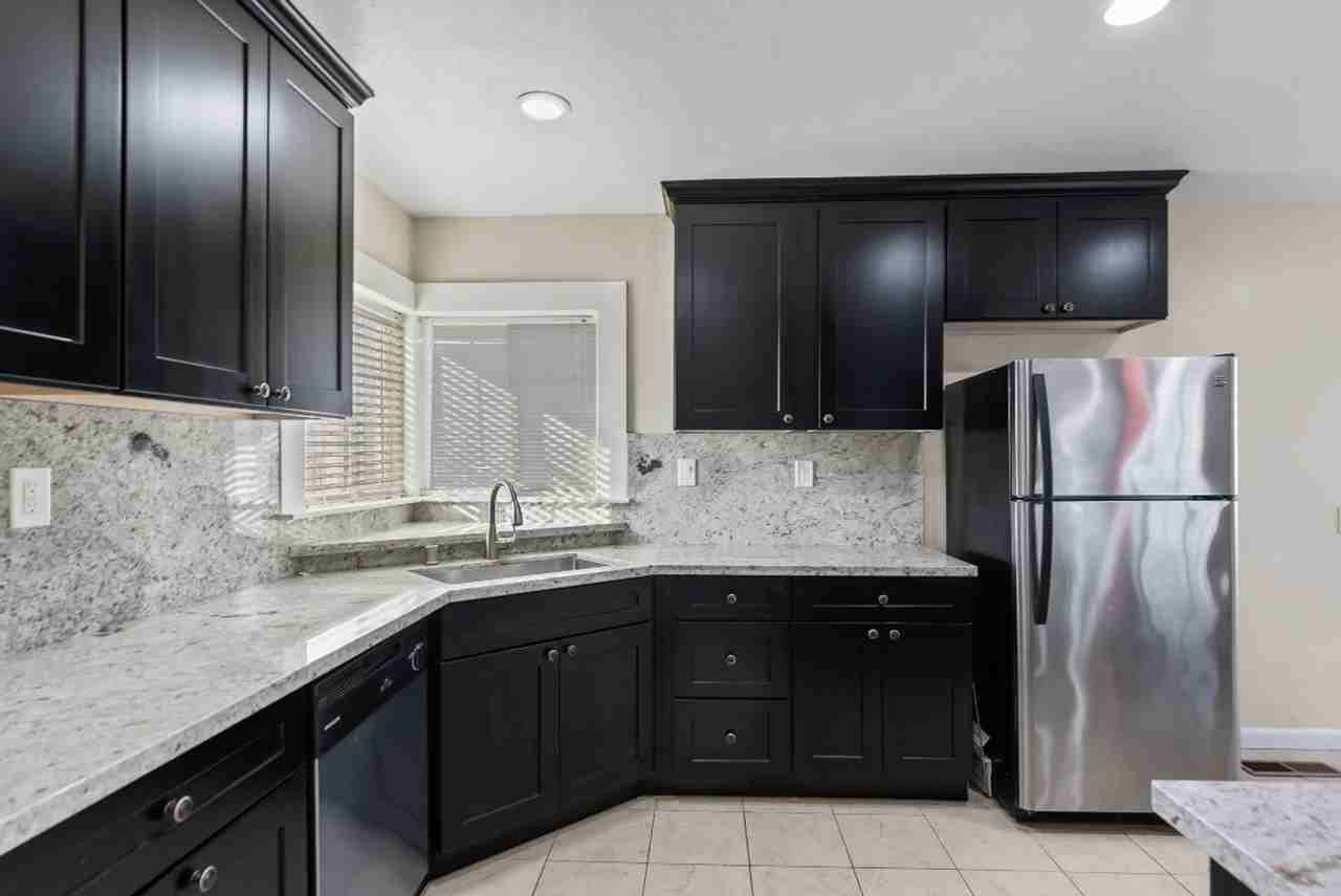 1343 State St - Photo 5 of 14