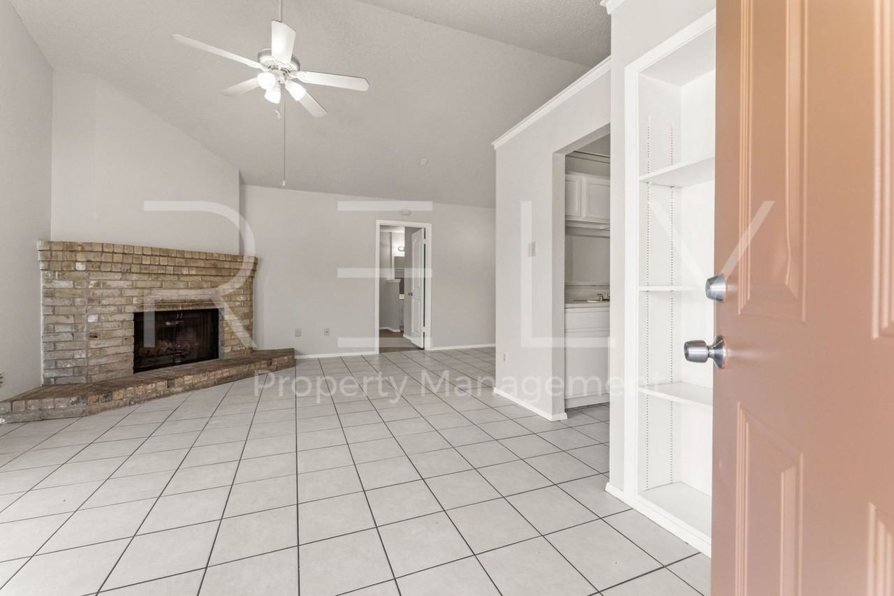 409 Greenlawn Blvd - Photo 5 of 31