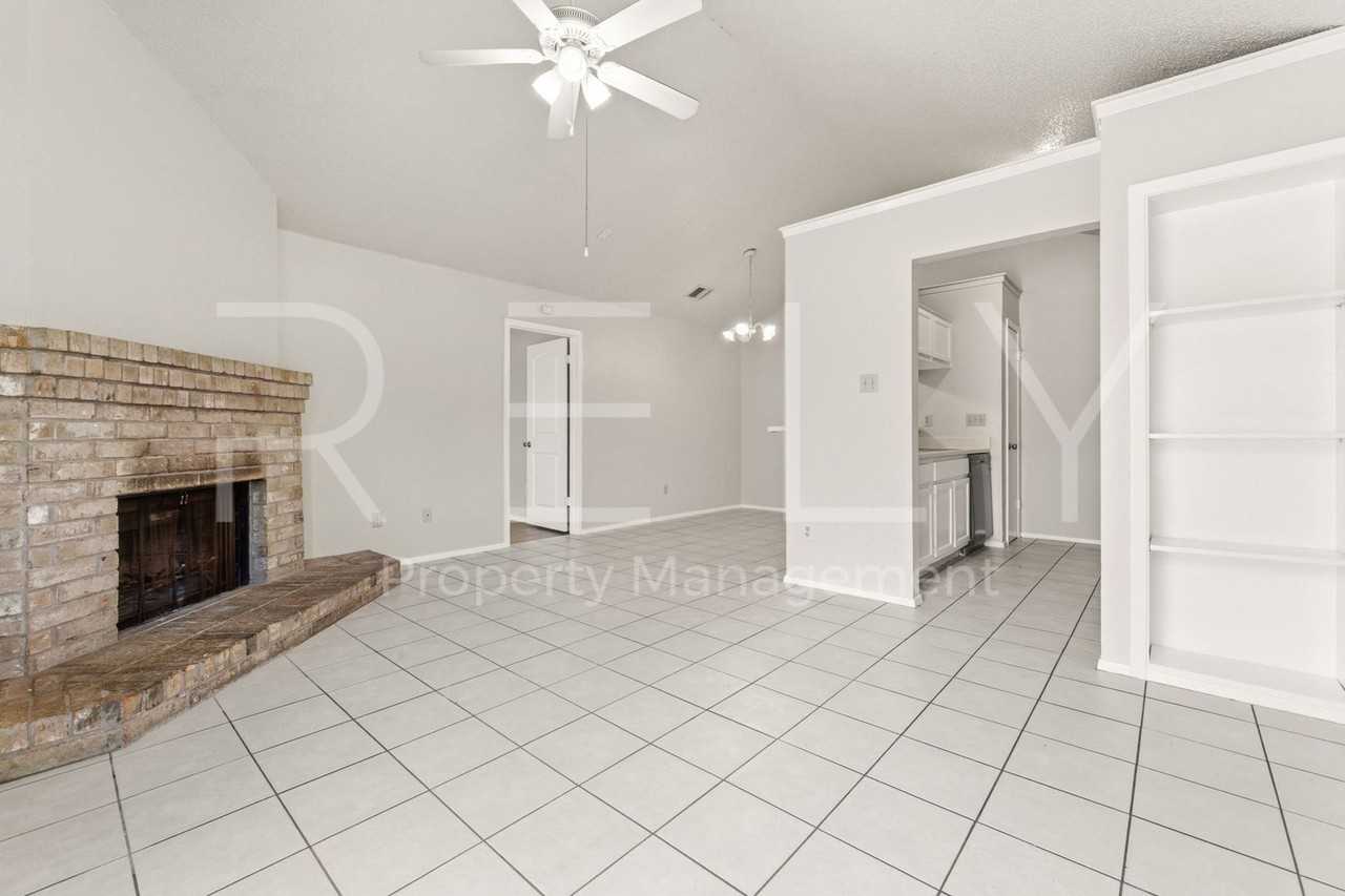 409 Greenlawn Blvd - Photo 7 of 31