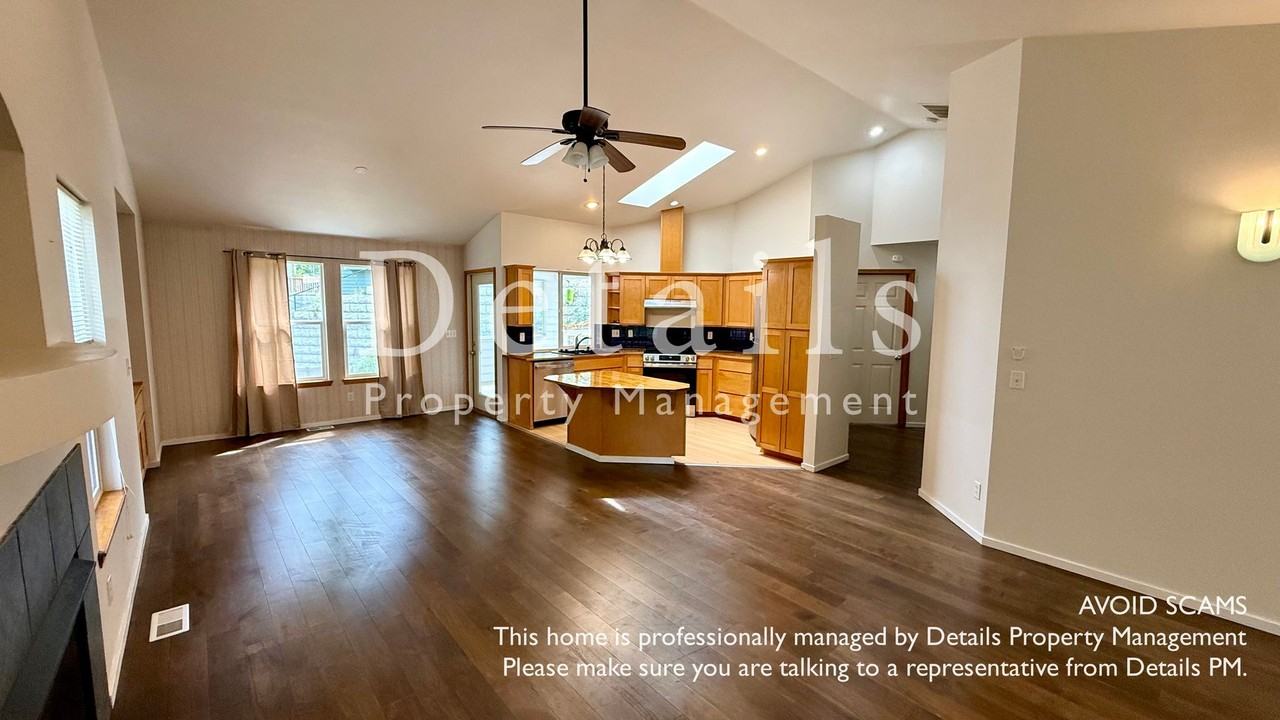 140 Ne Teri Ct - Photo 2 of 20
