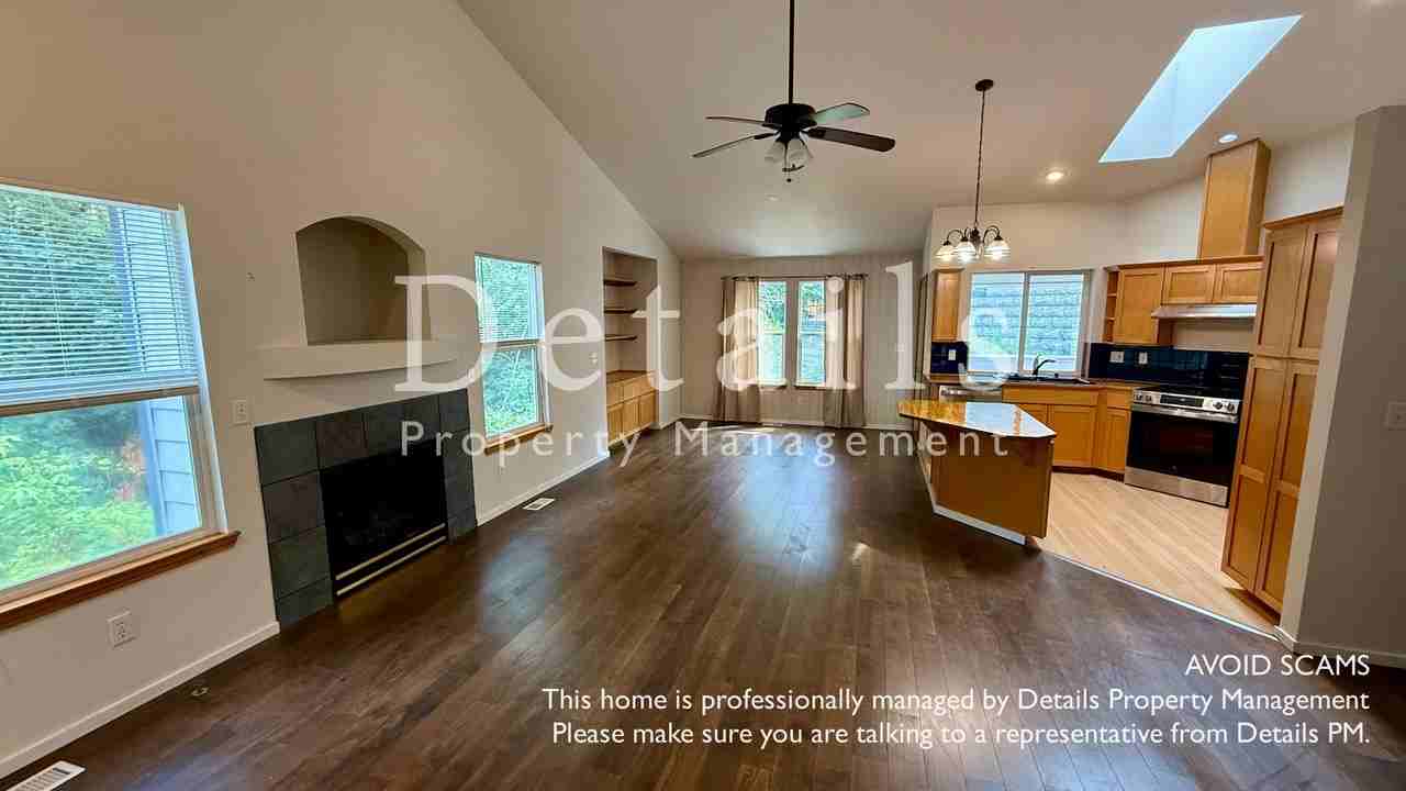 140 Ne Teri Ct - Photo 3 of 20