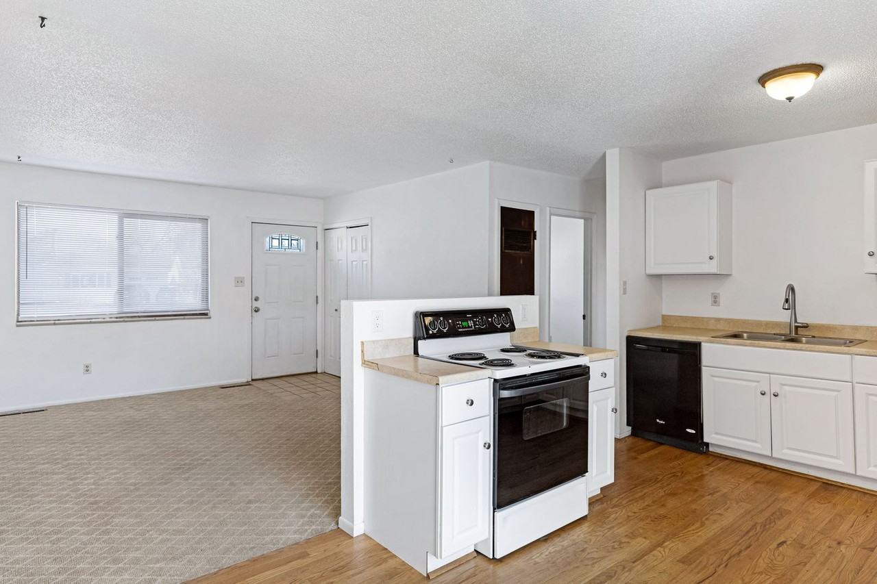 2436 Launcelot Ct - Photo 6 of 20