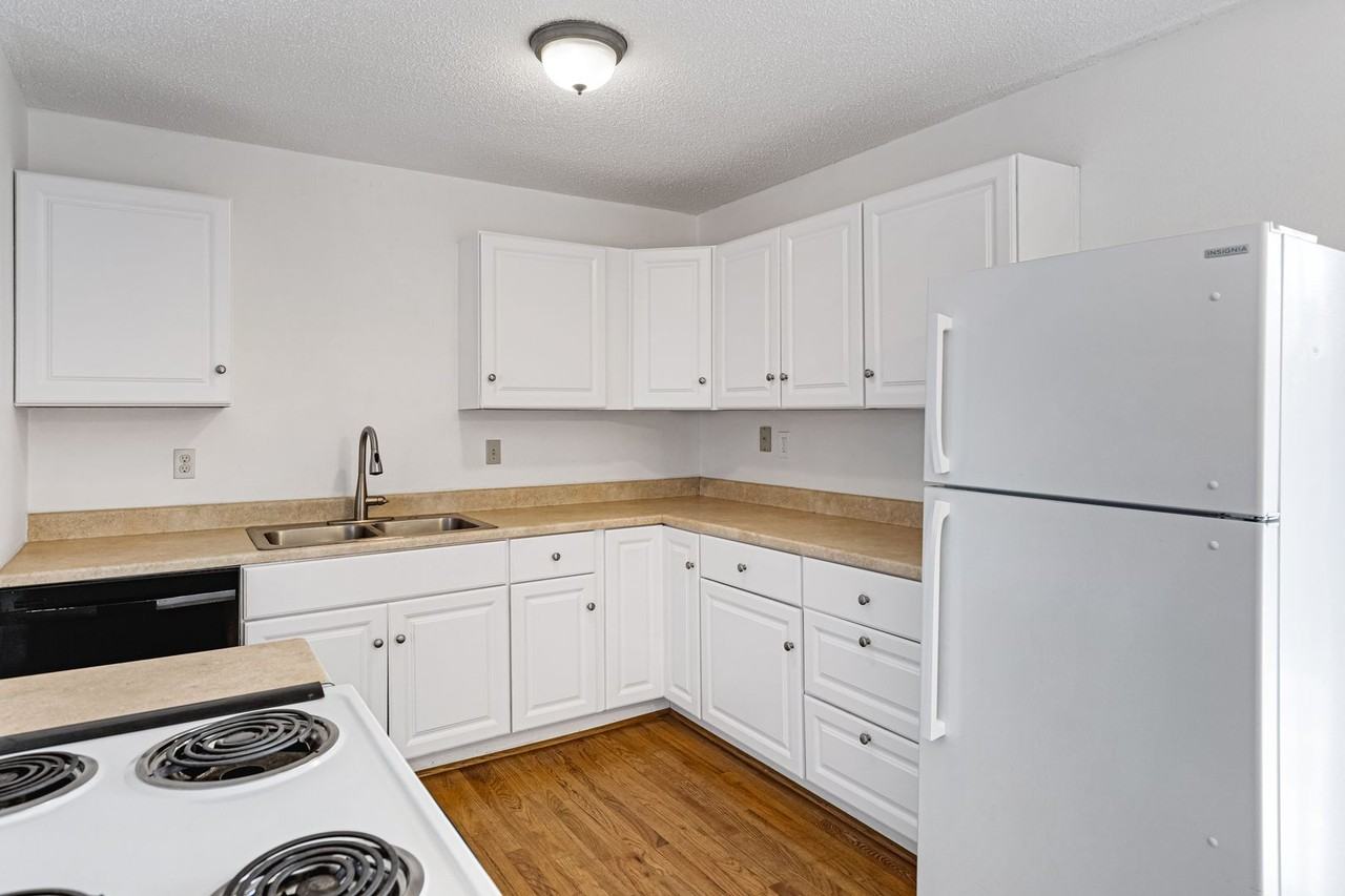 2436 Launcelot Ct - Photo 7 of 20