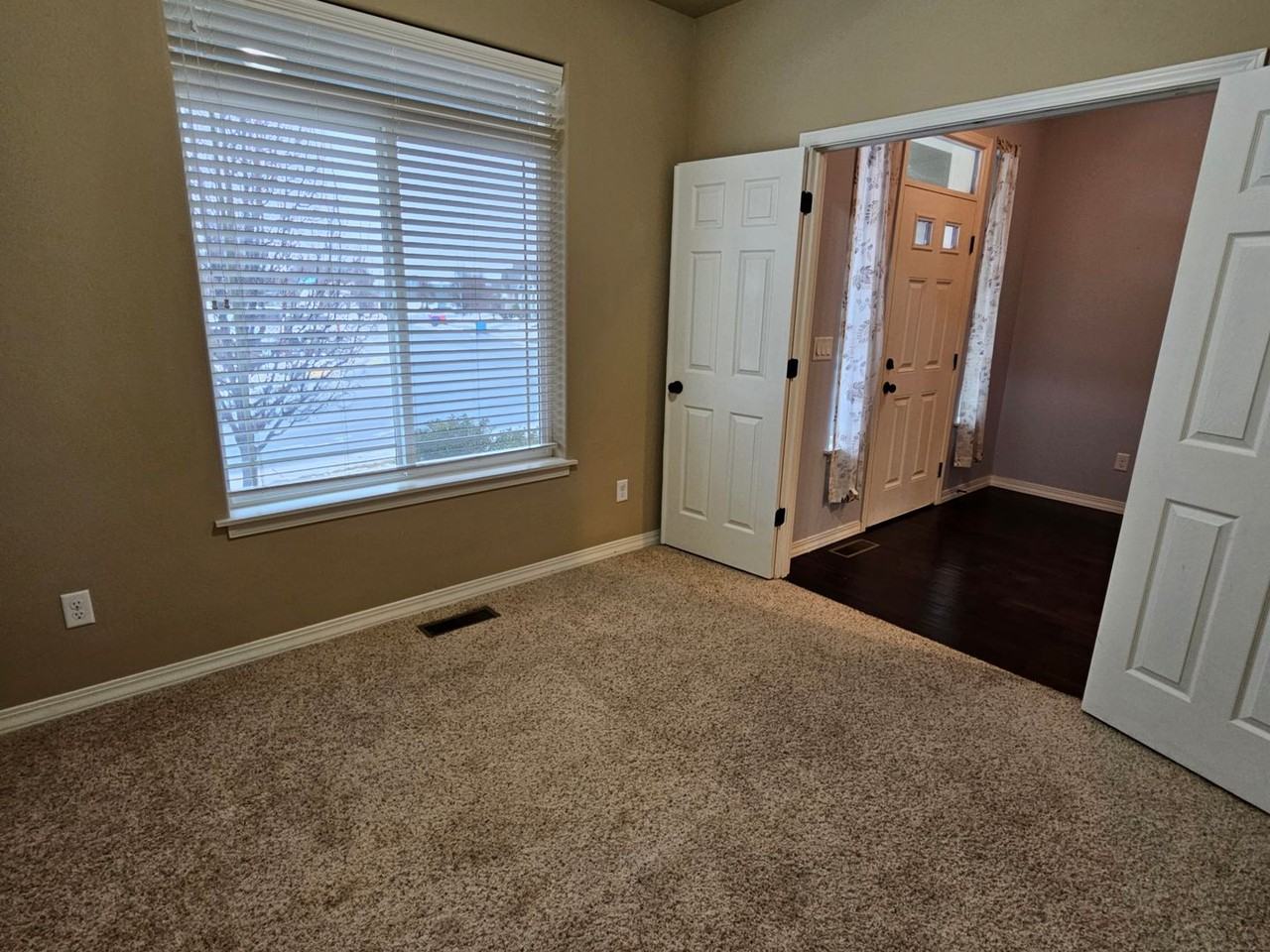 1447 Azalea Ave - Photo 4 of 47