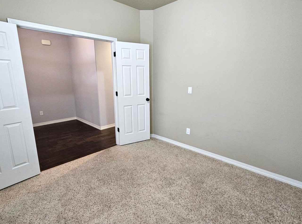 1447 Azalea Ave - Photo 5 of 47