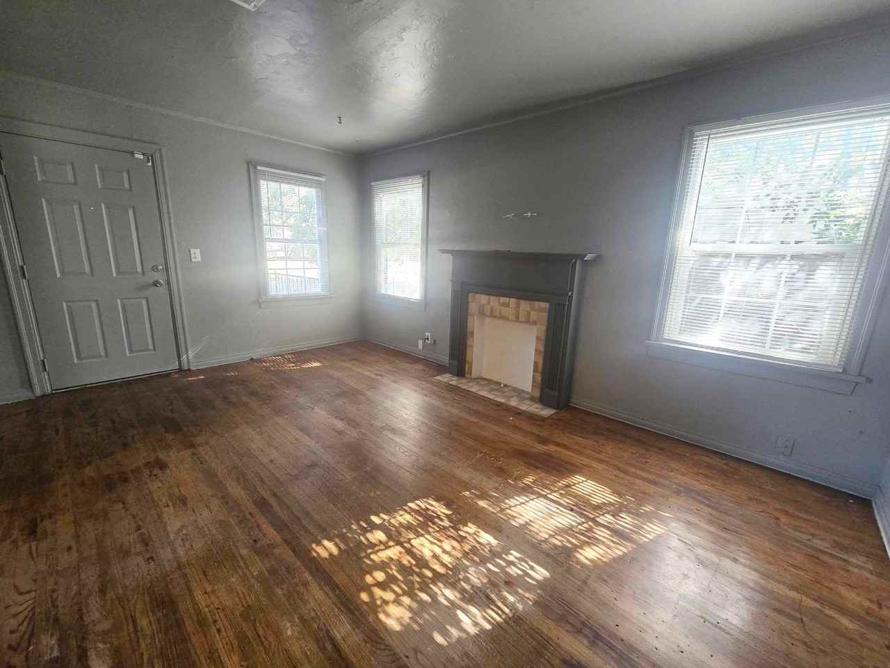 2012 Ne 19th St - Photo 3 of 11
