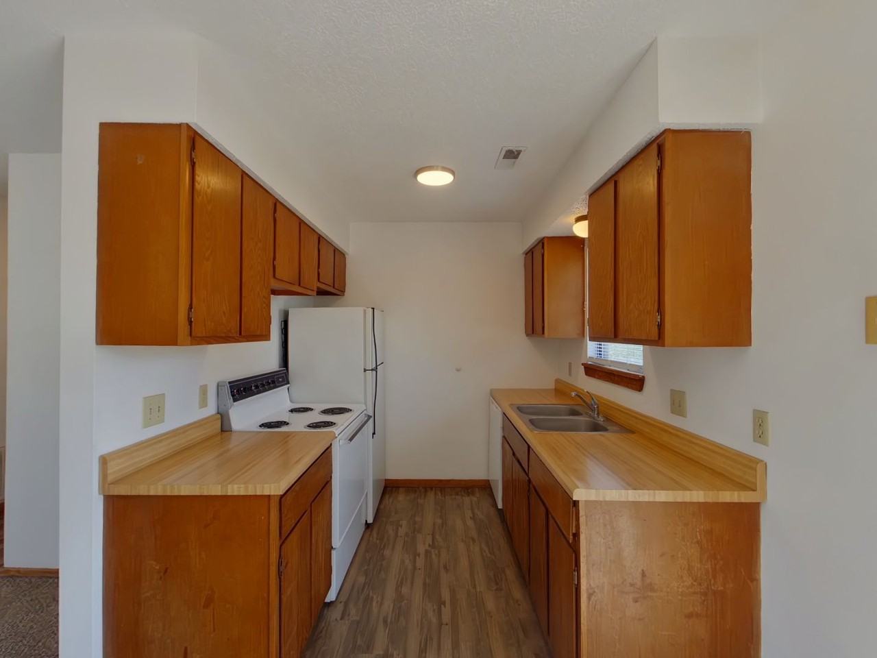 3950 N Garland Cir #4 - Photo 4 of 9