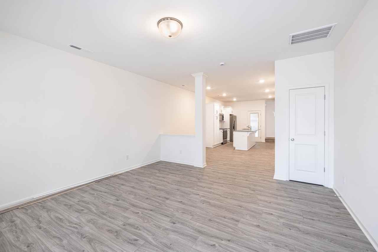 451 Kinnerton Pl - Photo 2 of 20