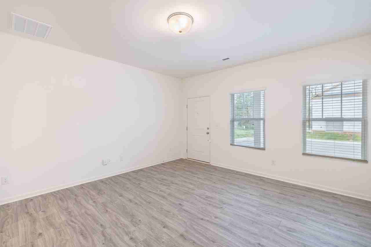 451 Kinnerton Pl - Photo 3 of 20
