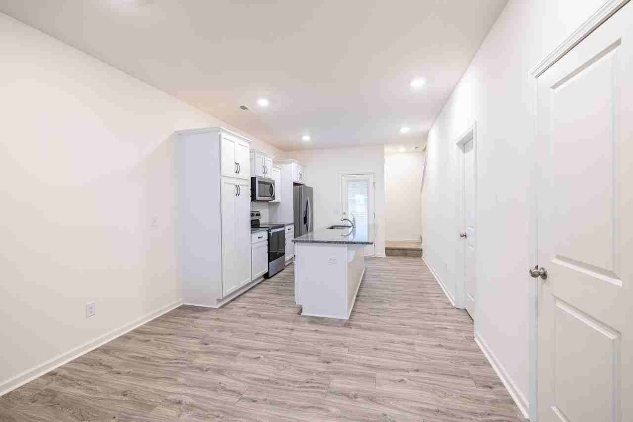 451 Kinnerton Pl - Photo 4 of 20