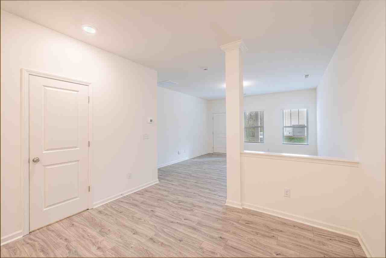 451 Kinnerton Pl - Photo 6 of 20
