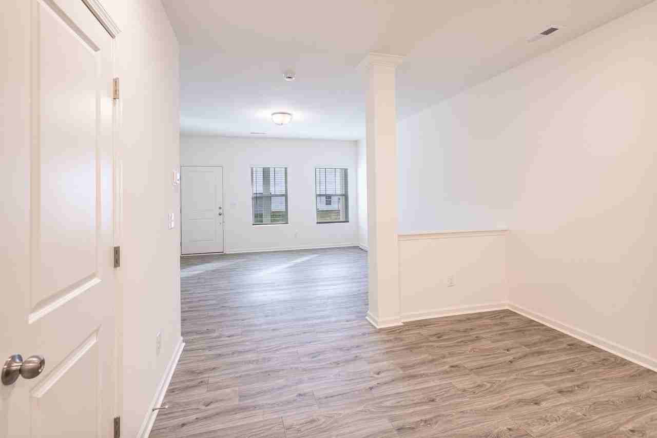 451 Kinnerton Pl - Photo 7 of 20