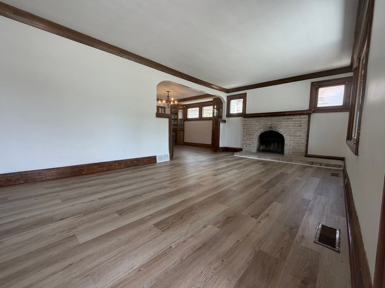 19031 Monterey Ave - Photo 3 of 22
