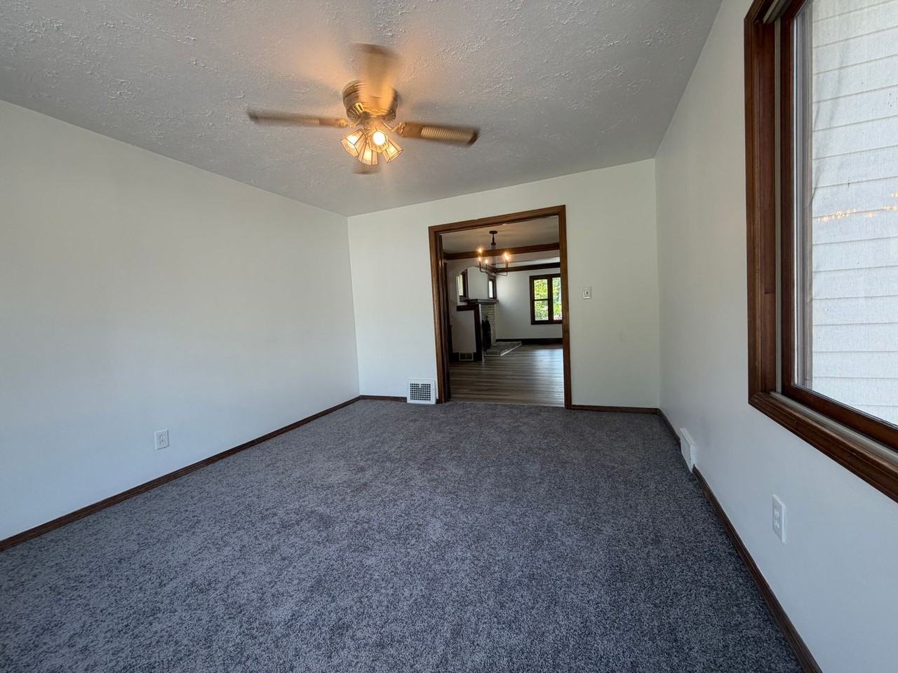 19031 Monterey Ave - Photo 7 of 22