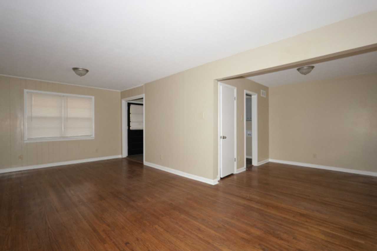 3909 University St - Photo 7 of 20