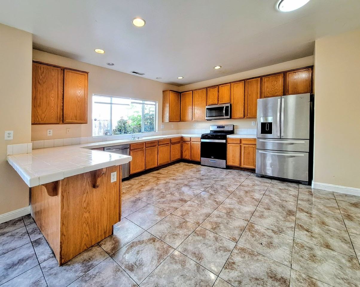 1213 Panoche Ave - Photo 2 of 33