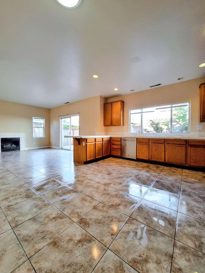 1213 Panoche Ave - Photo 3 of 33
