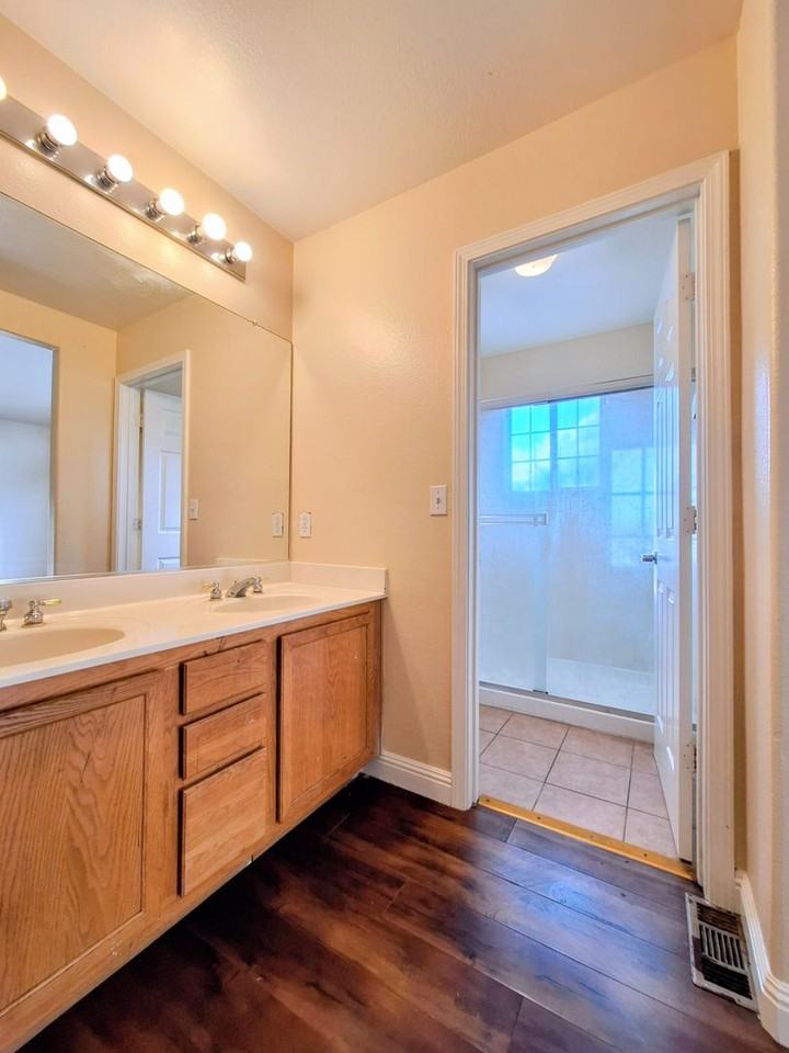 1213 Panoche Ave - Photo 5 of 33
