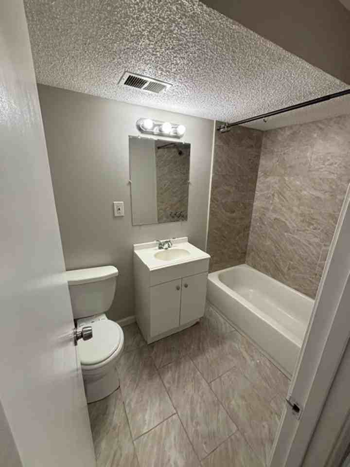327 Nw Gibson Rd - Photo 6 of 18