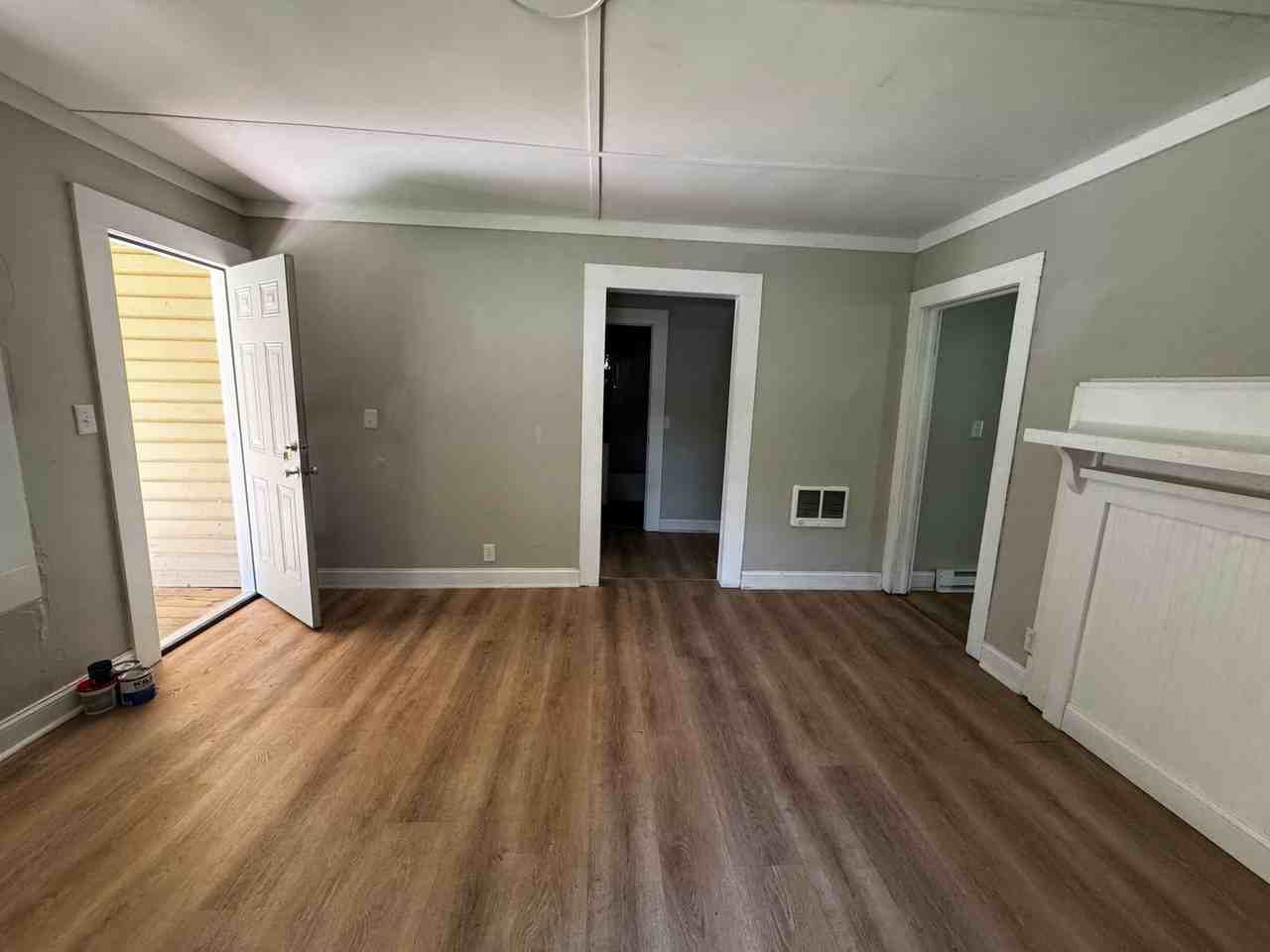 205 Duke St - Photo 3 of 18