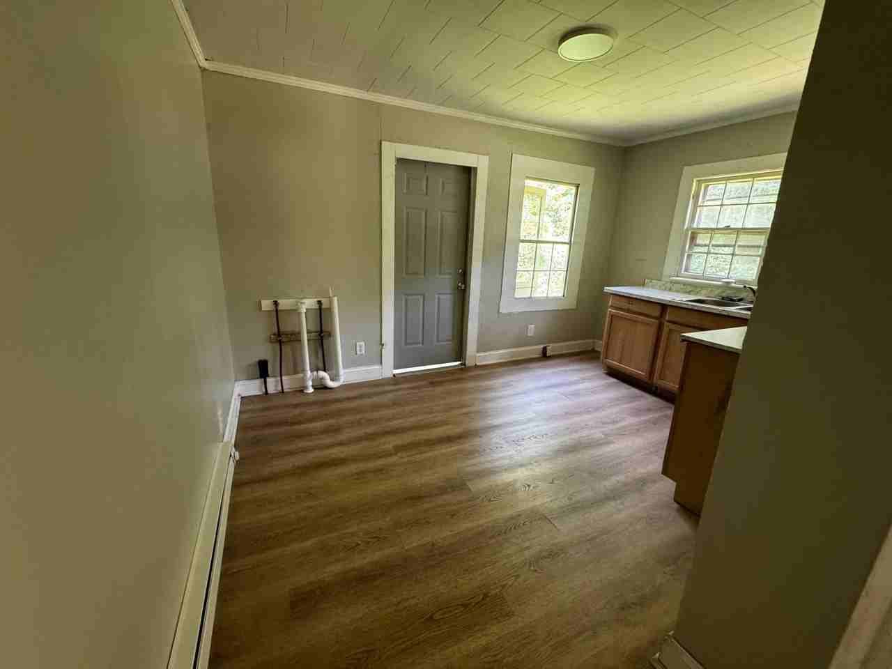 205 Duke St - Photo 5 of 18